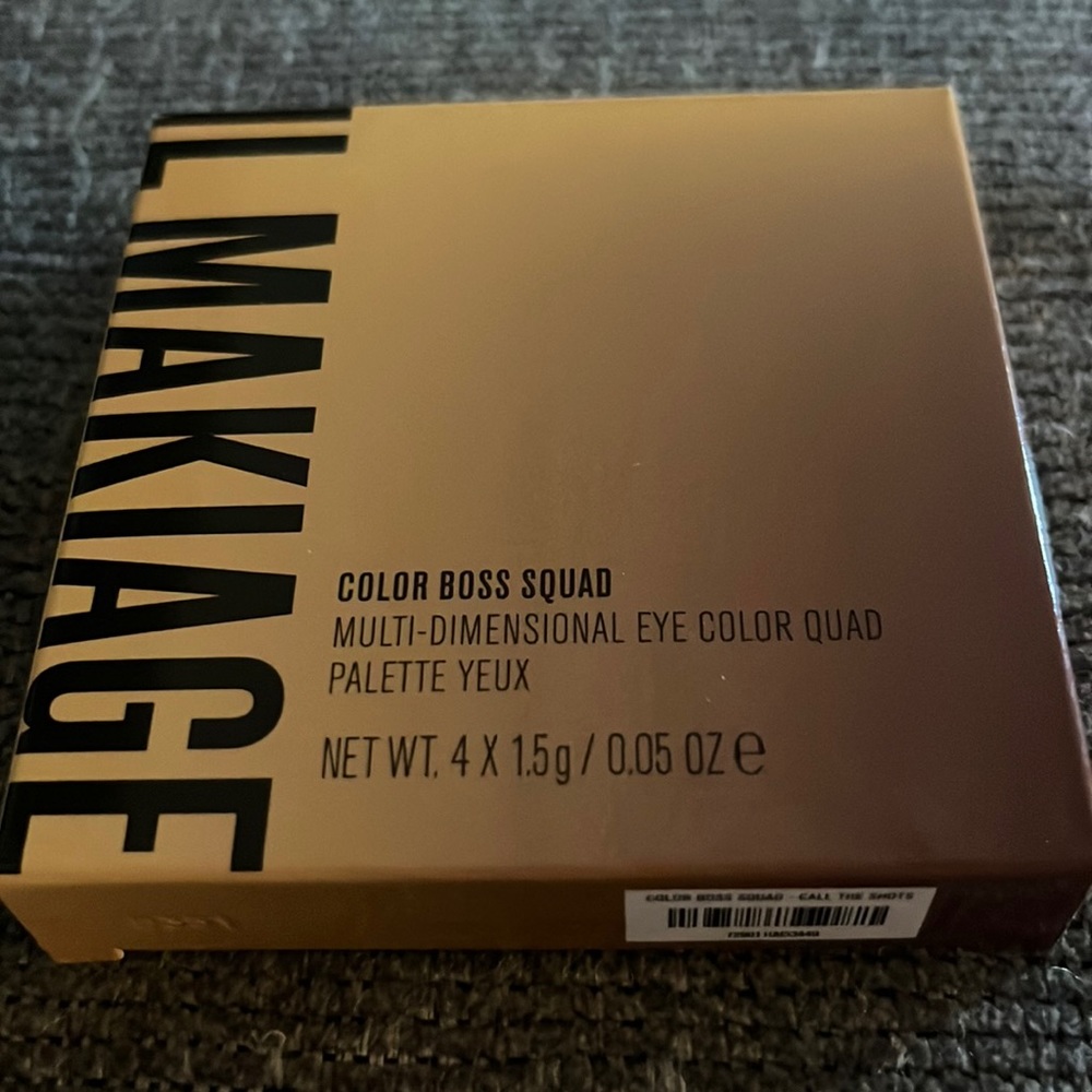 IL Makiage eye shadow palette